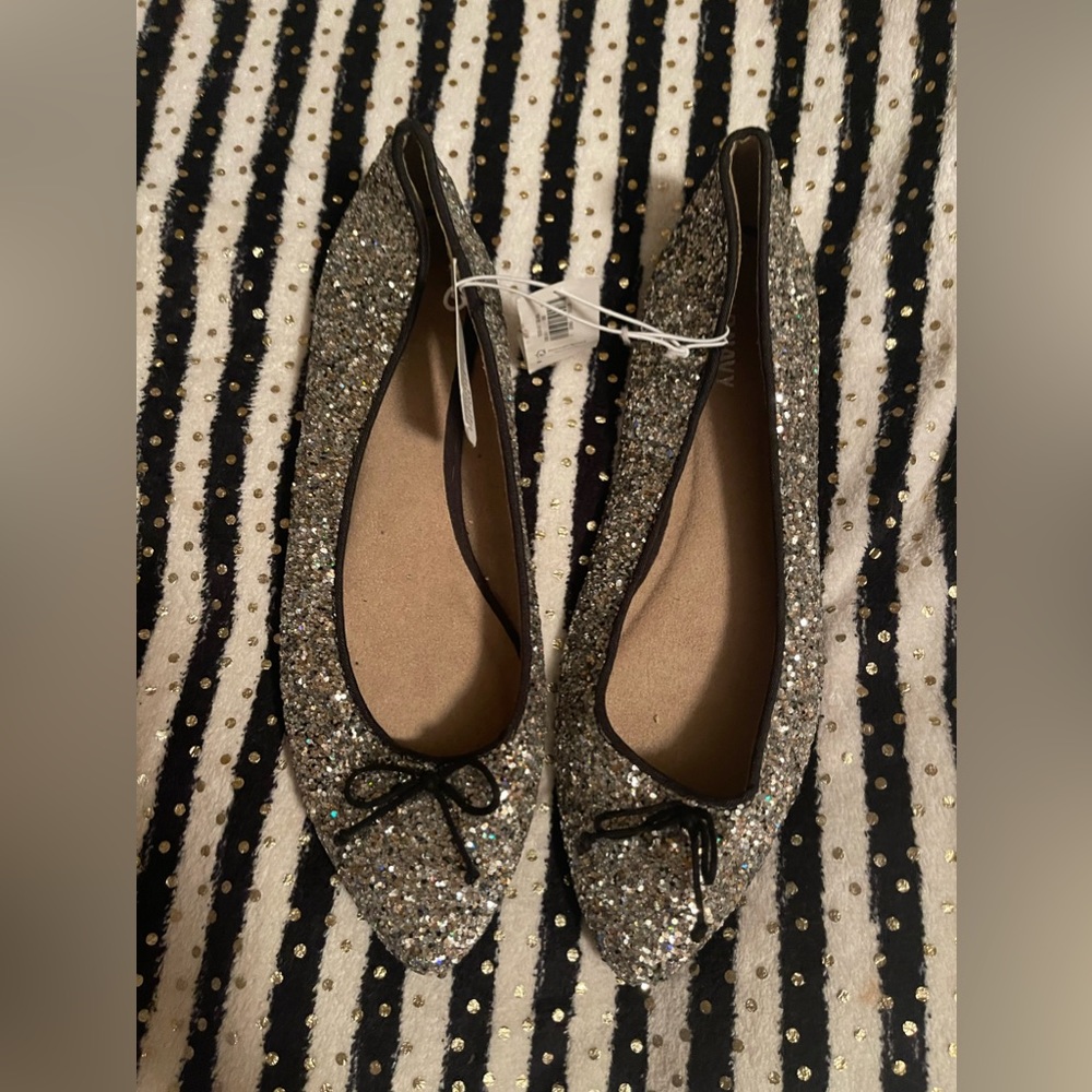 New with Tags Silver Sequin Old Navy Pointed Toe Flats